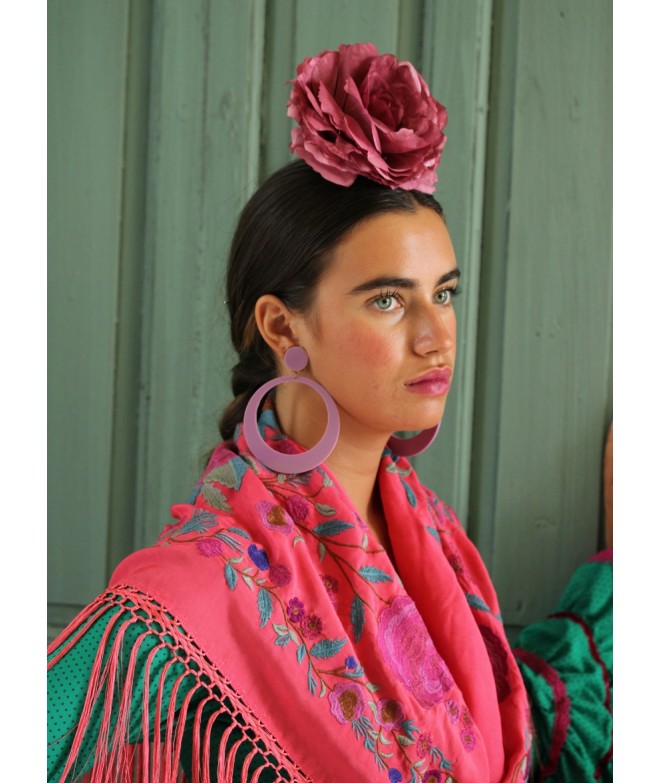 Flores y Complementos Flamenca on Instagram: “Rosas😍 Os gustan ? Feliz  Jueves flamencas. @gallardomartin📸 Peluquería y maquil… en 2024